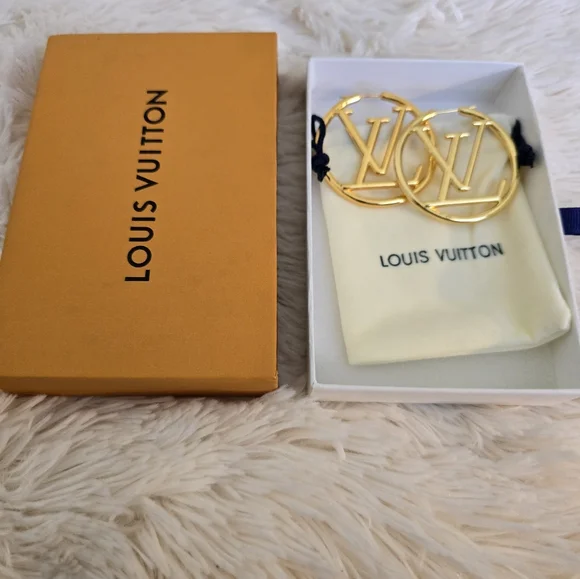 Gold Fashion Logo Hoop Pierced Earrings 2 sizes - Picture 12 of 15